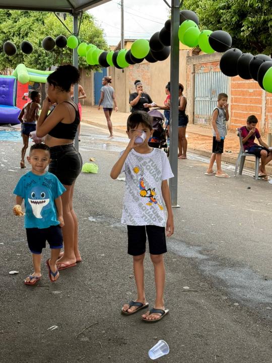 Foto 8 de 11 — A força do Bem: crianças do Valle Verde ganham festa e presentes em ação solidária entre amigos